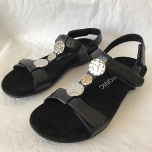 Vionic Farra Black T Strap Sandals